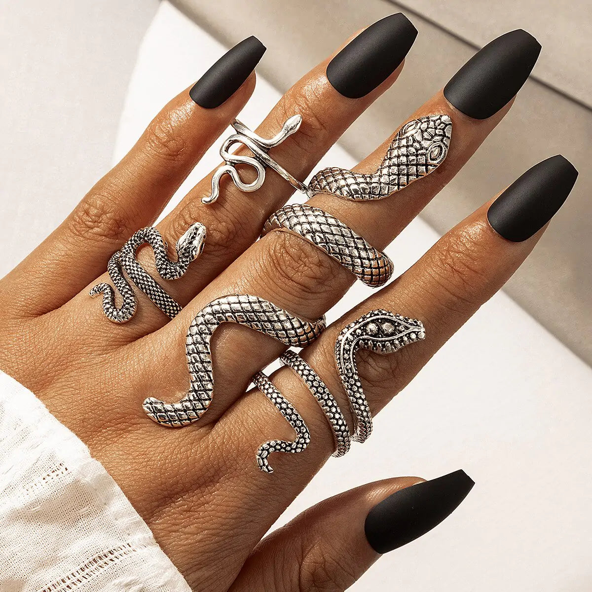 Snake Ring - Serpentine  Elegance Ring